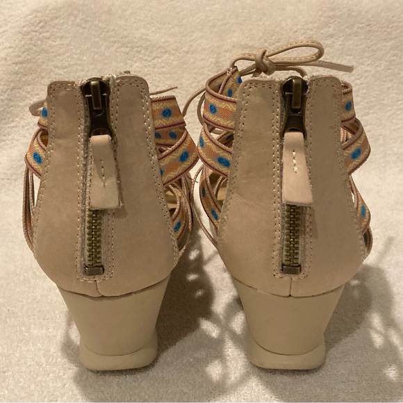 OTBT Way Out Women's Gladiator Ghillie Tie Zip Wedge Sandals 8.5 Mid Taupe - Picture 6 of 8